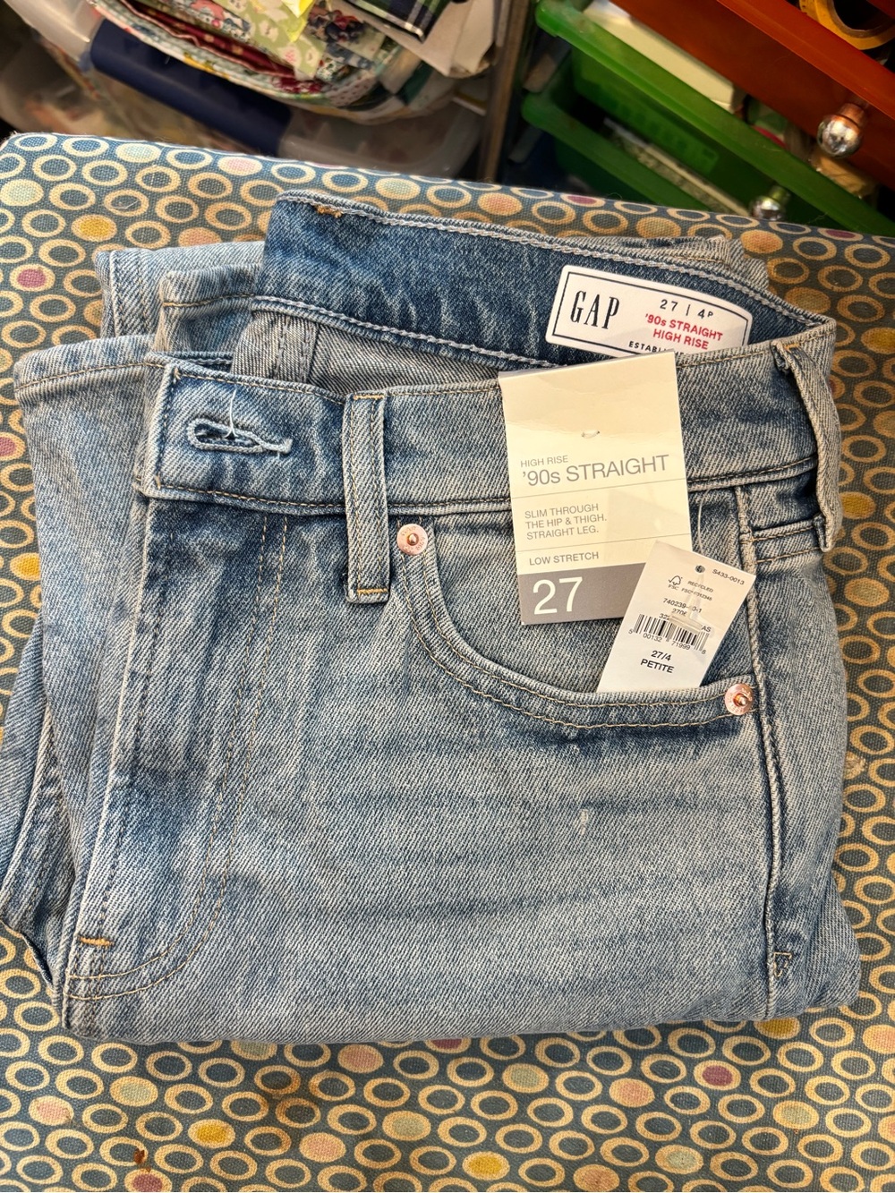 GAP Women's Straight-Leg Jeans in Light Blue Wash 27P